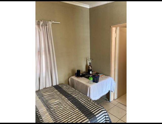 3 BEDROOM APARTMENT FOR SALE IN BRAAMFONTEIN WERF